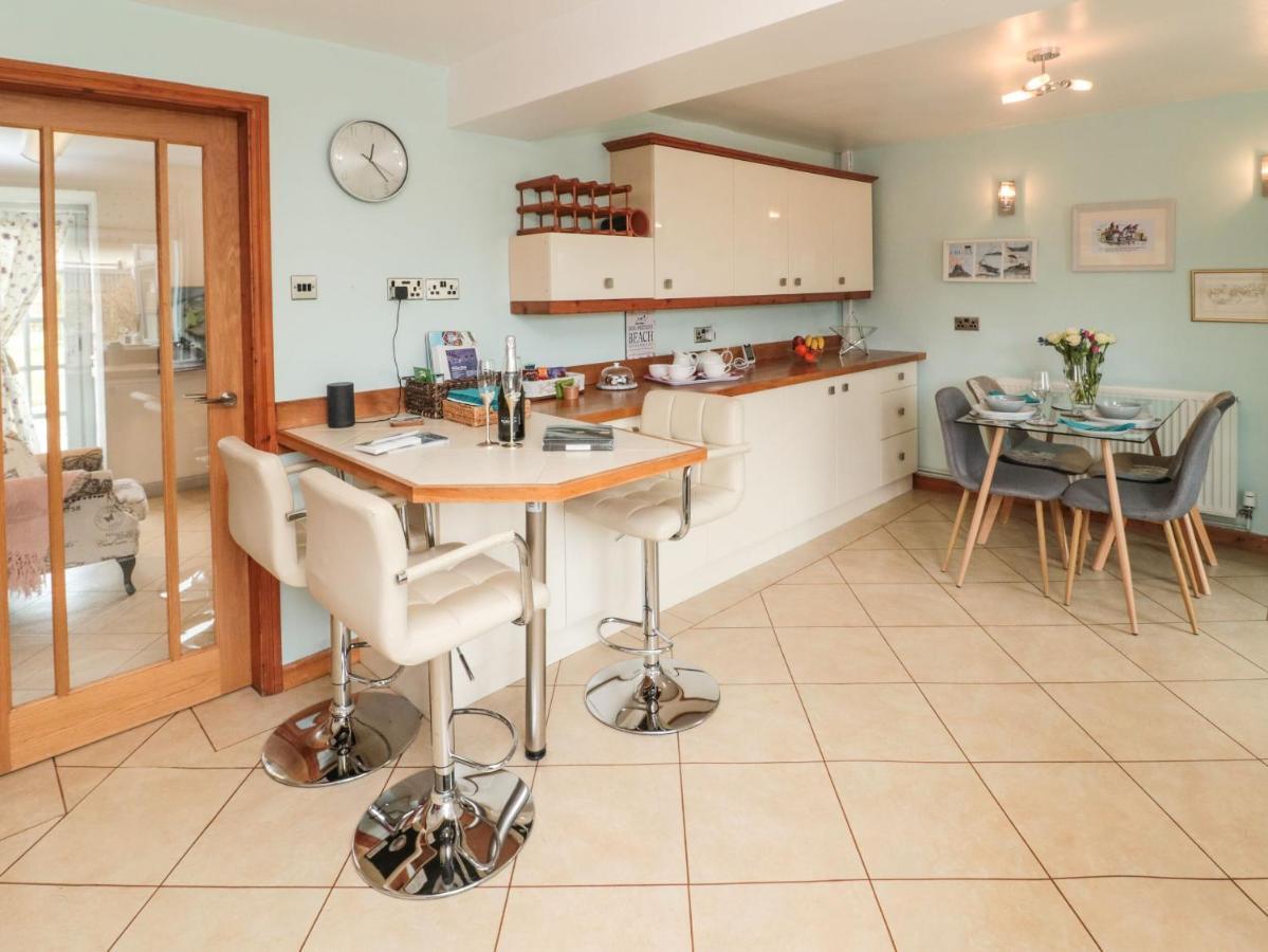 Coast Cottage Bamburgh Exterior photo