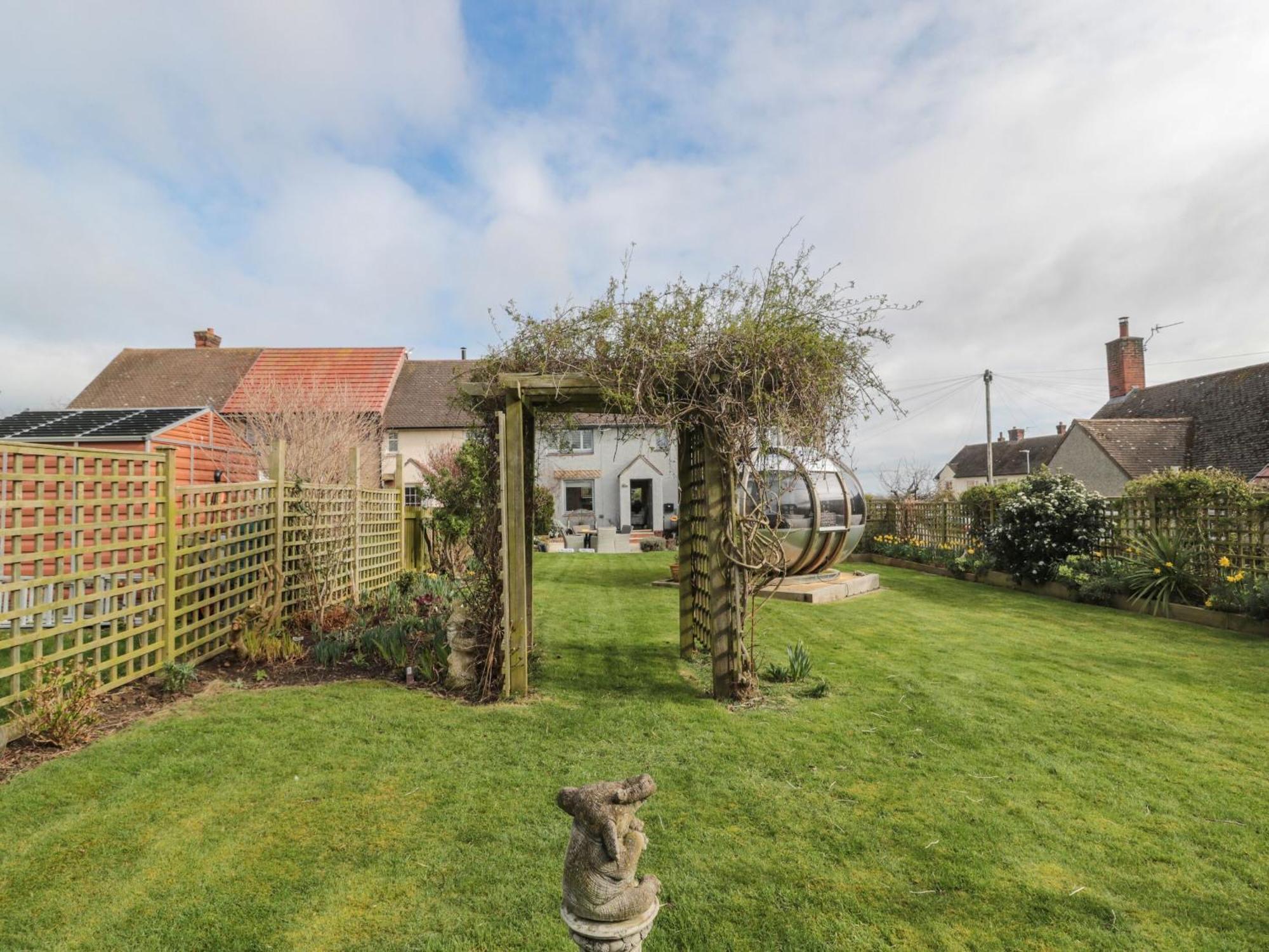 Coast Cottage Bamburgh Exterior photo